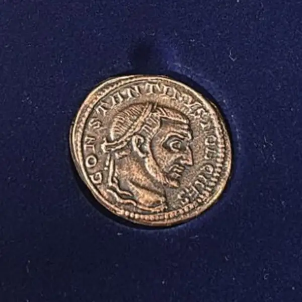 Real photo: open blue case with the replica of the portrait on a follis of Constantine as Caesar